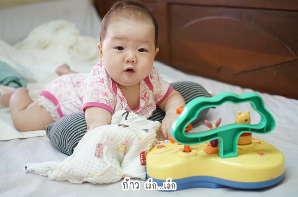 ฝึกลูกนอนคว่ำตัว